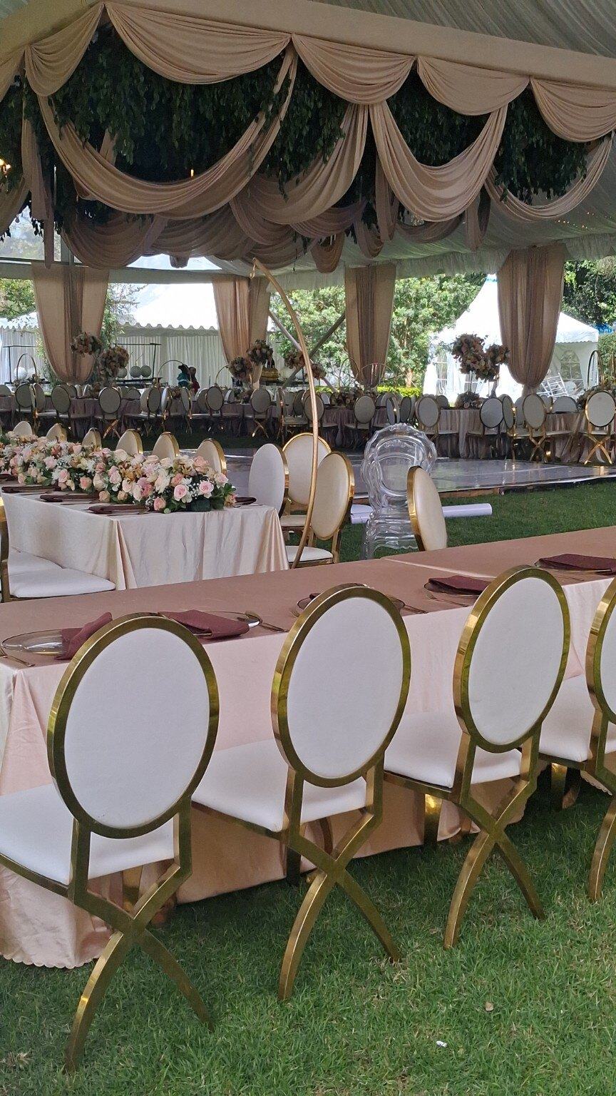 Elegant gold and ivory wedding table setting