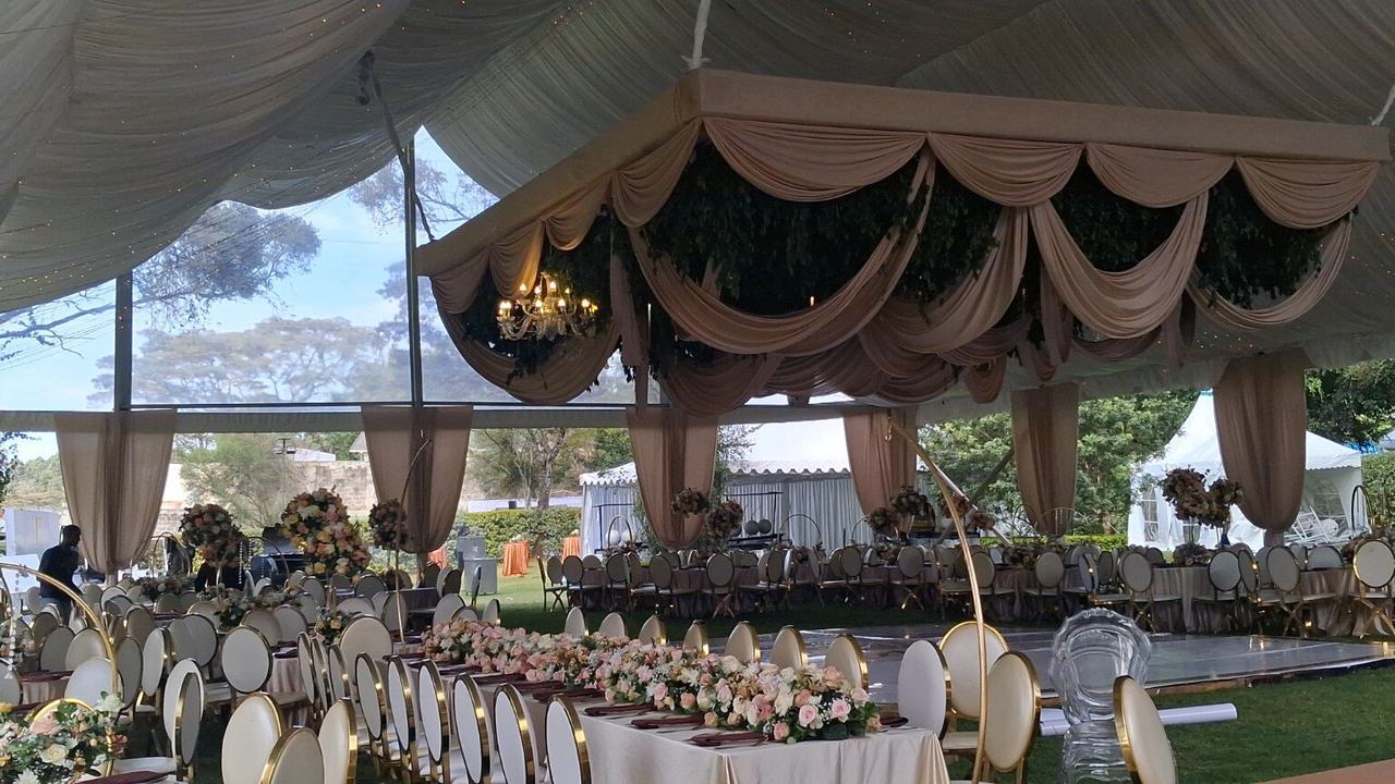Romantic reception draping and floral décor