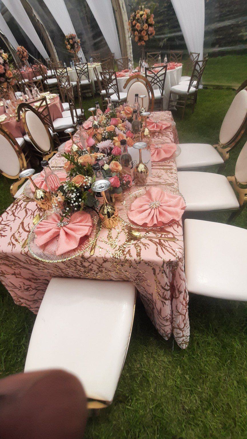 Crowné table styling